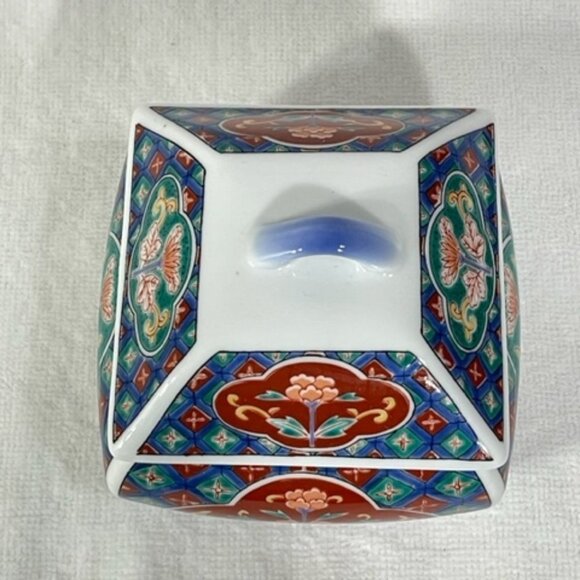 Arita Imari porcelain trinket box. - Picture 3 of 7